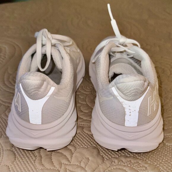 WOMEN HOKA CLIFTON 9 RUNNING SHOES - White Size 6 - Picture 5 of 8
